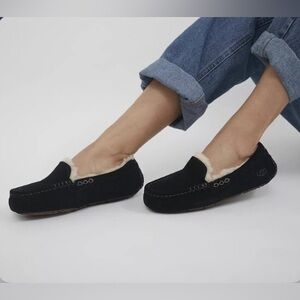 UGG Ansley Black Suede Sheepskin Warm Moccasins Slippers Shoes Size US 8 Women
